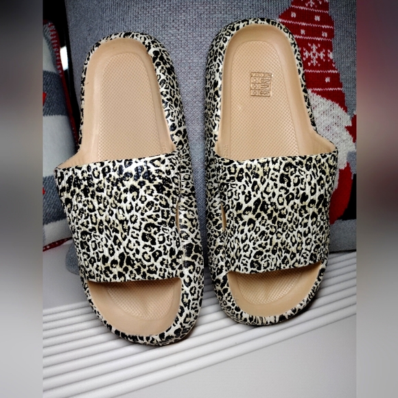 Sz 8.5-9 Animal Print Slides NEW, Foam Black, White, Yellow - Picture 9 of 13
